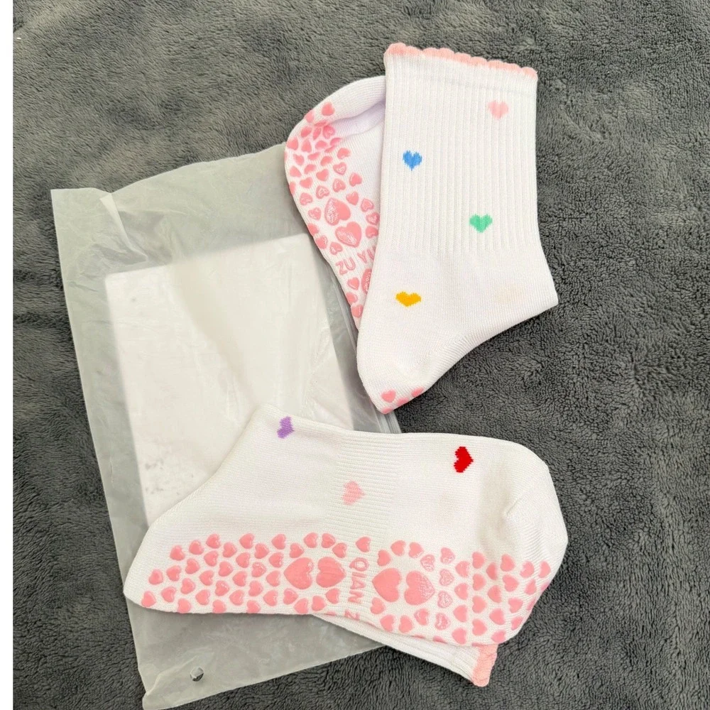 Grip Socks Women OS White NWT Heart Print Lettuce Trim Yoga Pilates